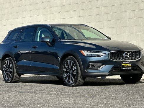 Used 2022 Volvo V60 T5 Cross Country w/ Advanced Package image 1