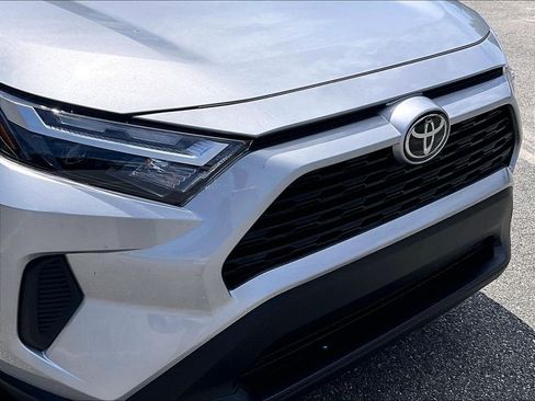 Used 2025 Toyota RAV4 XLE AWD/4WD image 32