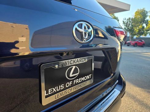 Used 2023 Toyota Highlander Platinum image 17