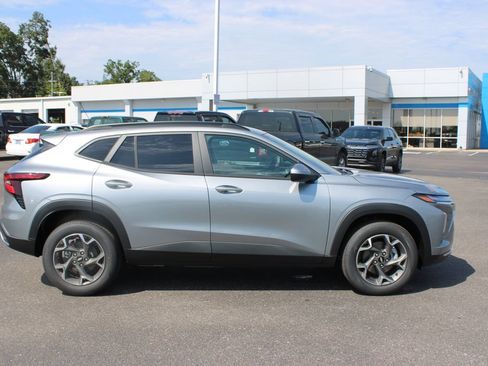 New 2026 Chevrolet Trax LT w/ Driver Confidence Package FWD image 11