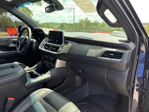 Used 2022 Chevrolet Suburban Z71 w/ Luxury Package AWD/4WD image 42