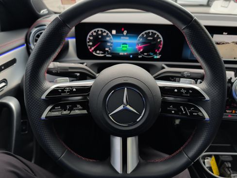 Used 2024 Mercedes-Benz CLA 250 image 35