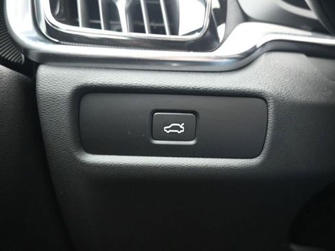 Used 2024 Volvo S60 B5 Plus image 28