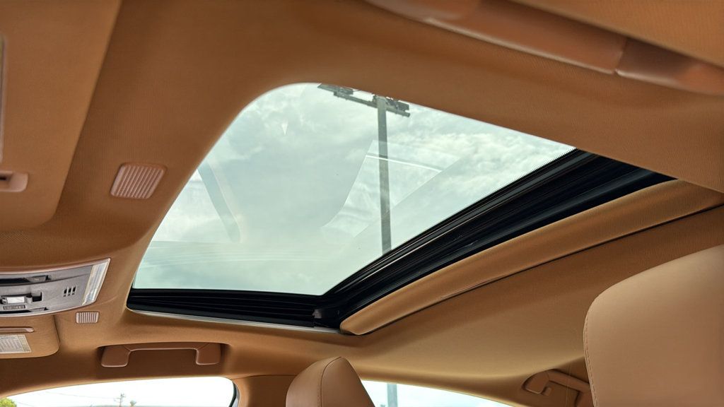 Used 2023 Lexus ES 300h w/ Premium Package FWD image 41