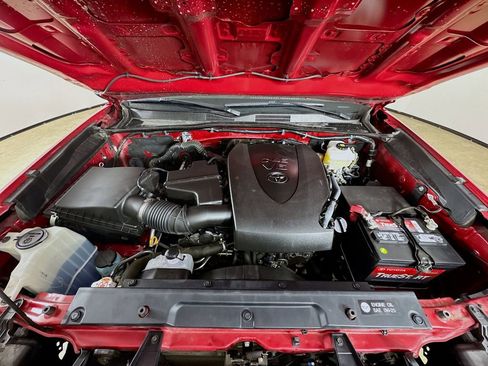 Certified 2018 Toyota Tacoma TRD Off-Road image 21