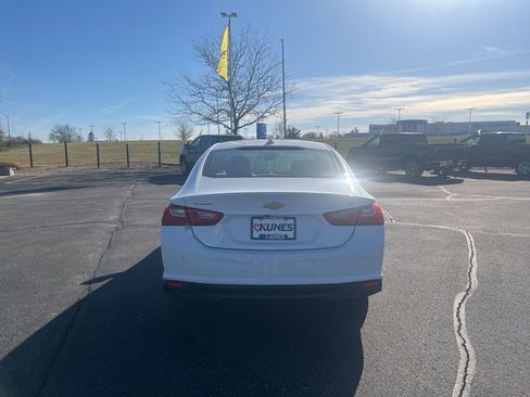 Used 2024 Chevrolet Malibu LT image 4