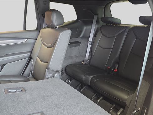 Used 2024 Cadillac XT6 Luxury AWD/4WD image 16