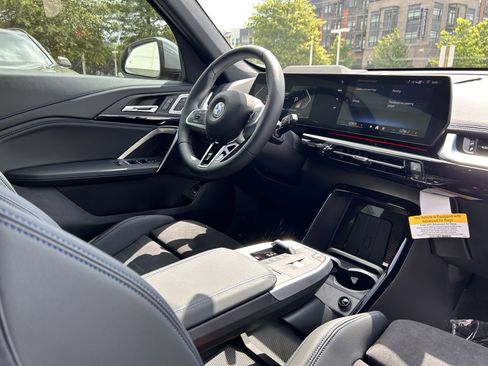 Used 2025 BMW X1 xDrive28i w/ Premium Package image 34