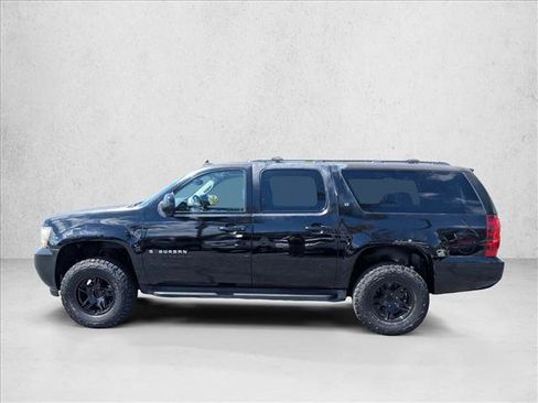Used 2013 Chevrolet Suburban LT RWD image 9