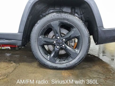 Used 2024 Jeep Grand Cherokee L Limited w/ Luxury Tech Group II image 8