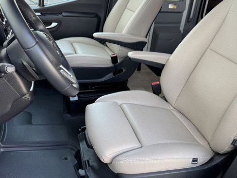 Used 2021 Mercedes-Benz Sprinter 3500 image 22