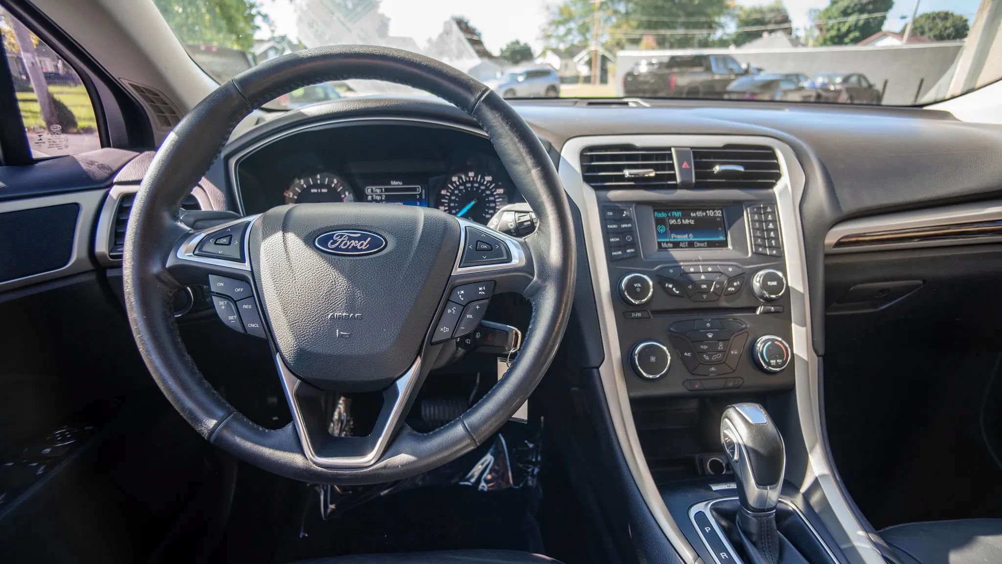 Used 2014 Ford Fusion SE w/ Equipment Group 202A FWD image 19