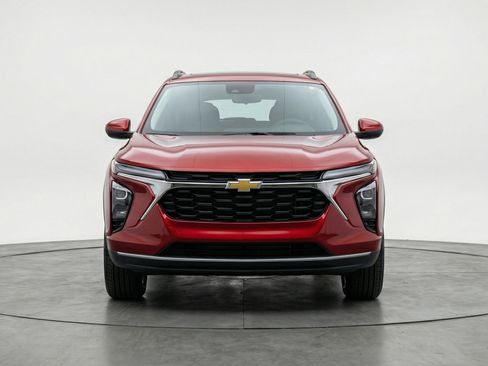 Used 2025 Chevrolet Trax LT w/ LT Convenience Package image 2
