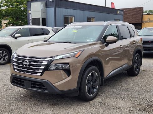 Certified 2024 Nissan Rogue SV w/ SV Premium Package AWD/4WD image 2