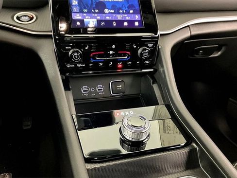 New 2025 Jeep Grand Cherokee Altitude image 7