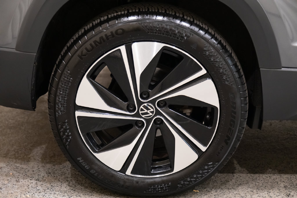 Certified 2024 Volkswagen Taos SE AWD/4WD image 9