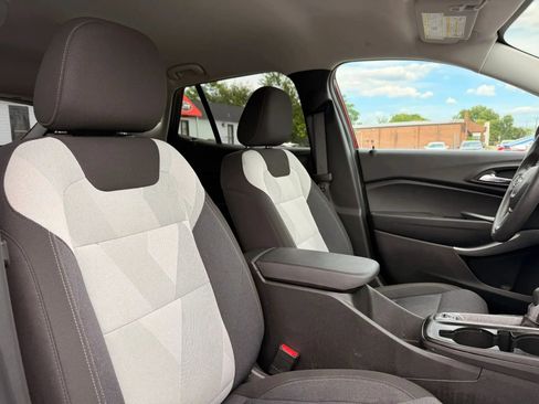 Used 2024 Chevrolet Trax LS w/ LS Convenience Package FWD image 29