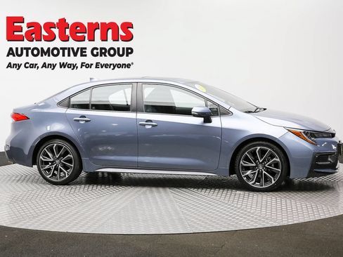 Used 2021 Toyota Corolla SE w/ SE Premium Package FWD image 4