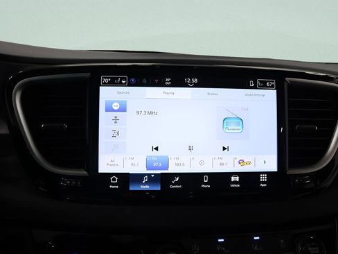 Used 2026 Chrysler Pacifica Limited FWD image 11