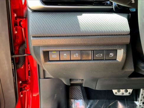 Used 2025 Toyota Camry SE image 32