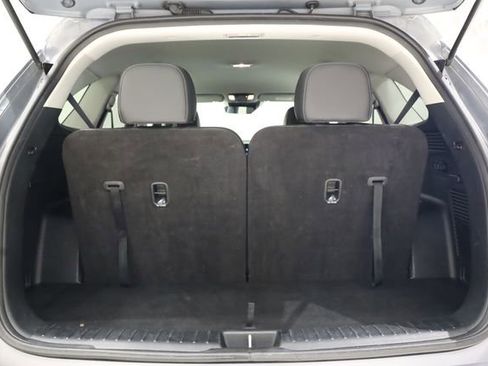 Used 2024 Kia Sorento S image 32