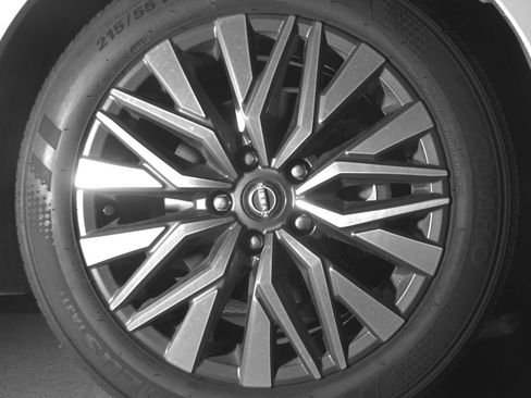 Used 2025 Nissan Altima 2.5 SV image 13