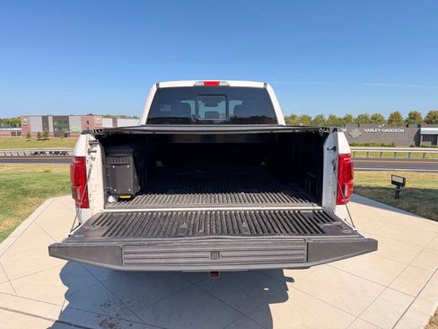 Used 2015 Ford F150 Platinum w/ Equipment Group 701A Luxury AWD/4WD image 32