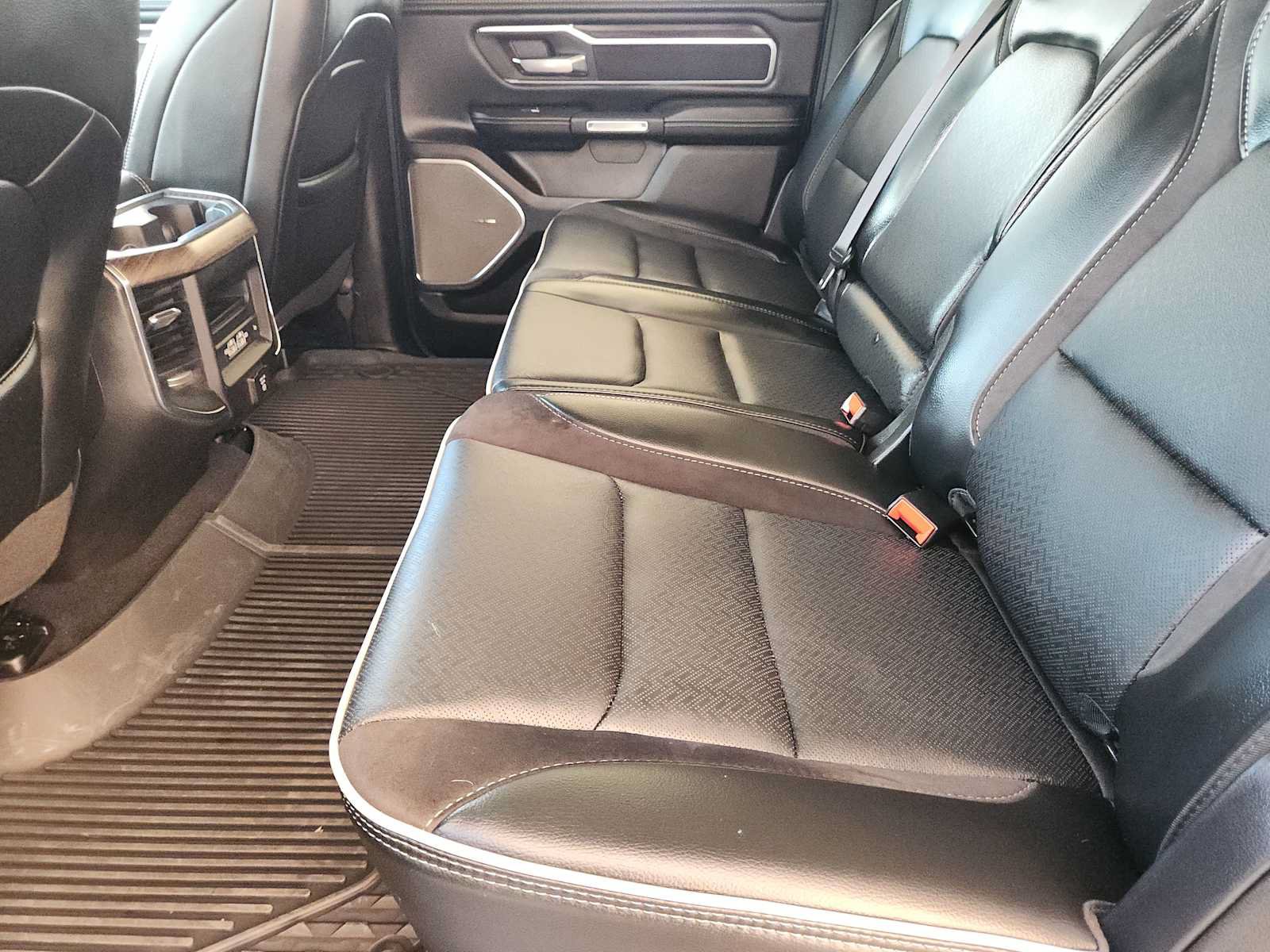 Used 2025 RAM 1500 Laramie w/ Night Edition AWD/4WD image 33