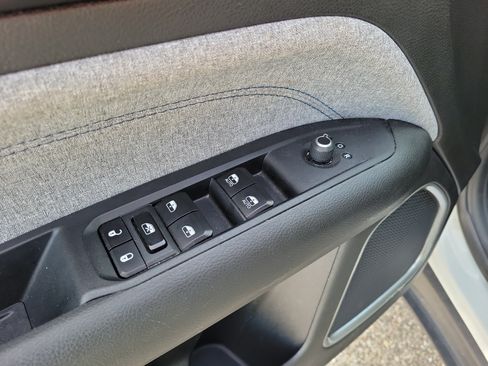 Used 2024 Jeep Compass Latitude AWD/4WD image 22