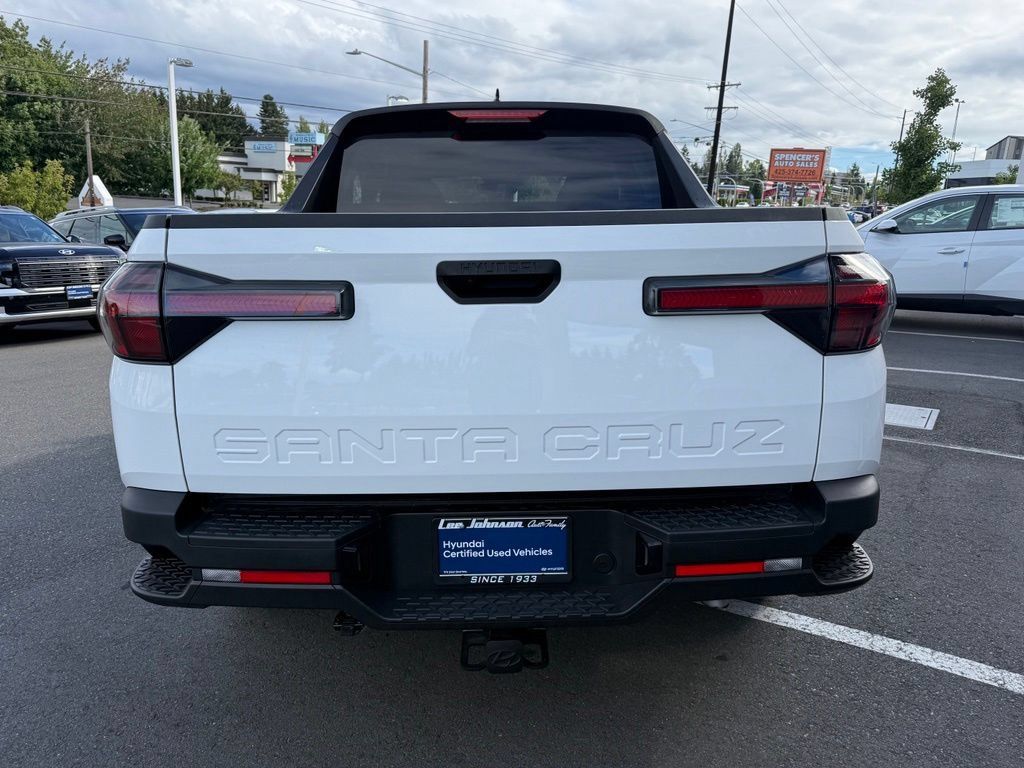 Certified 2025 Hyundai Santa Cruz SE FWD image 4