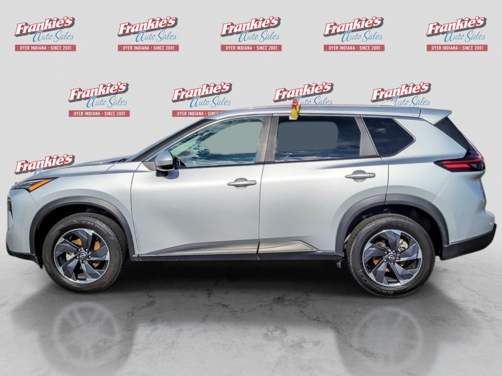 Used 2025 Nissan Rogue SV FWD image 2
