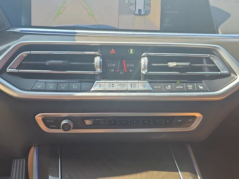 Used 2023 BMW X5 xDrive40i w/ Parking Assistance Package AWD/4WD image 24