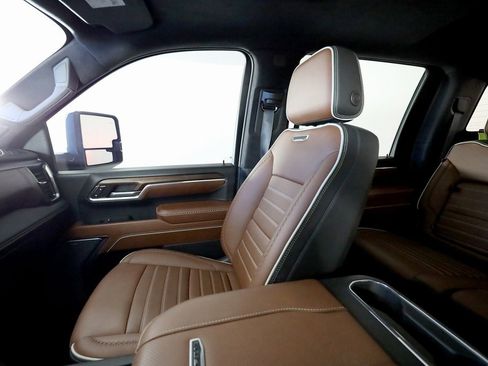 Used 2024 GMC Sierra 3500 Denali Ultimate image 42