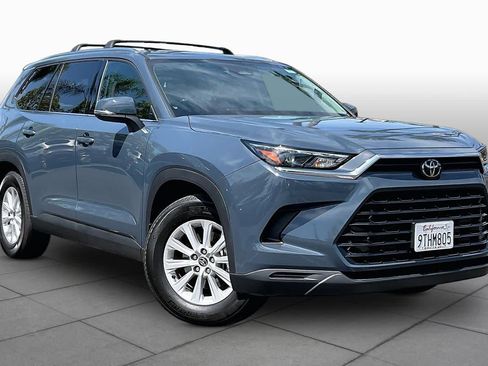 Used 2025 Toyota Grand Highlander AWD image 2