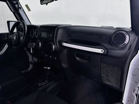 Used 2017 Jeep Wrangler Unlimited Sport w/ Connectivity Group AWD/4WD image 27