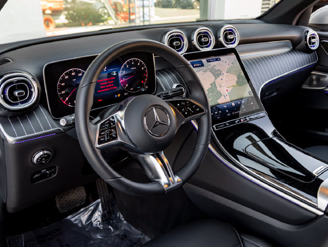 Used 2026 Mercedes-Benz GLC 300 image 16
