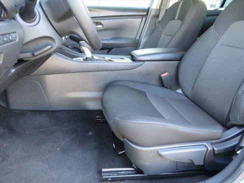 Used 2024 Nissan Sentra SV image 16