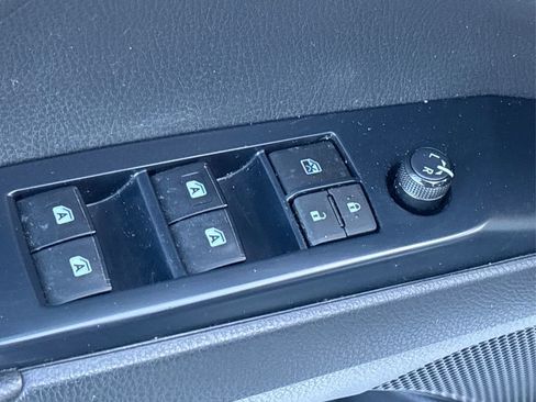 Used 2018 Toyota Camry LE image 31