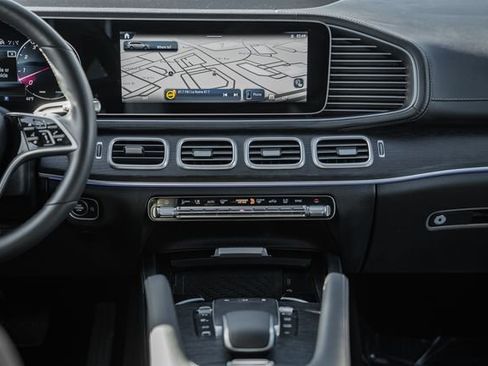 Certified 2025 Mercedes-Benz GLS 450 4MATIC image 22