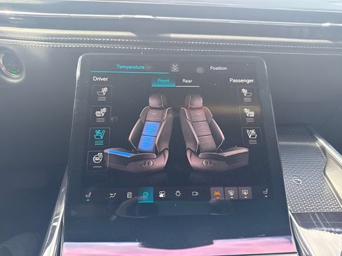 Used 2025 Cadillac Escalade Sport AWD/4WD image 19