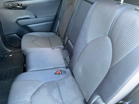 Used 2023 Toyota Highlander L FWD image 9