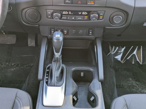 Used 2024 Nissan Frontier SV w/ SV Convenience Package image 19