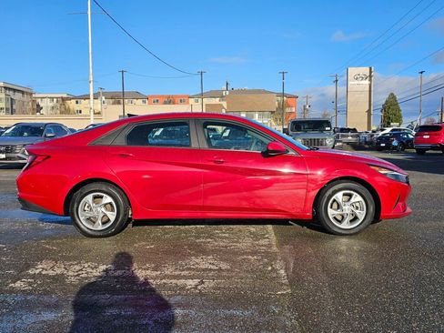 Used 2023 Hyundai Elantra SE image 8