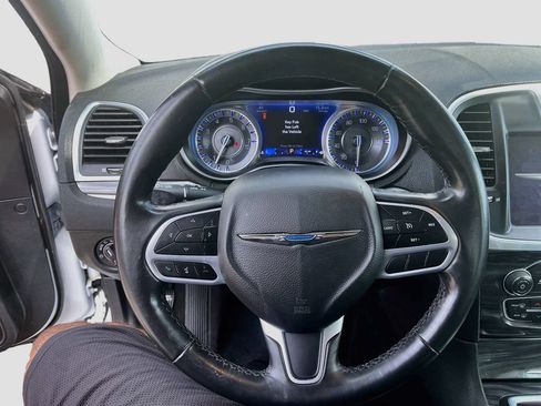 Used 2021 Chrysler 300 Touring L RWD image 11