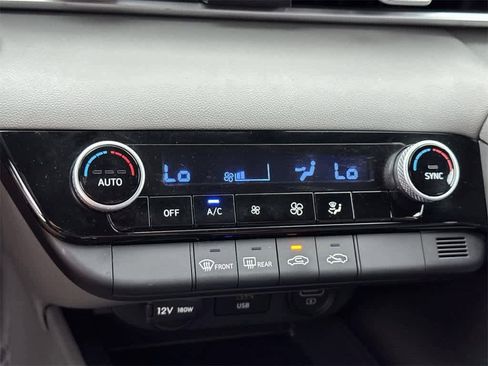 Used 2023 Hyundai Elantra SEL image 16