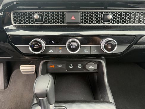 Used 2025 Honda Civic Sport image 26