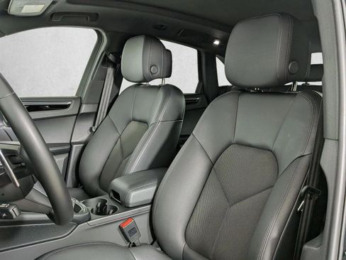 Certified 2023 Porsche Macan AWD/4WD image 5