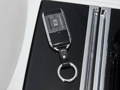 Used 2021 Rolls-Royce Phantom Sedan image 18