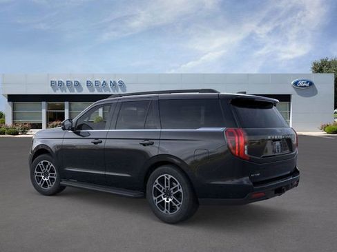 New 2025 Ford Expedition Active image 5