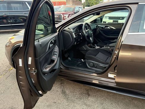 Used 2017 INFINITI QX30 FWD image 14